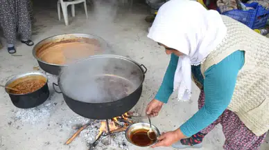 Antalya’da Kadınların Elinden Altın Değerinde Nar Ekşisi!